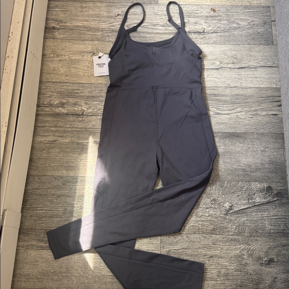 Princess Polly Black Sports Bra Tank with Adjustable Straps - Picture 3 of 7